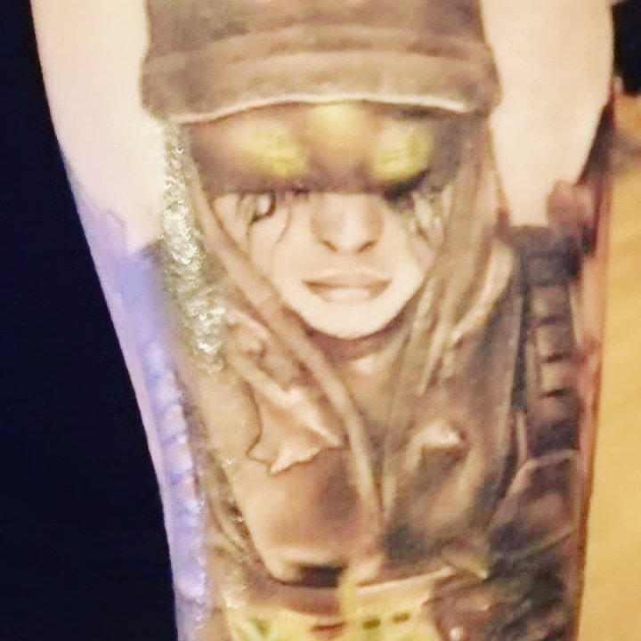 LinksSacrifice's tweet photo. @actor_morla Eris Is my favourite character in destiny i love her so much i got a tattoo of her thank you for bringing her to life https://t.co/vZV7qzmpdG