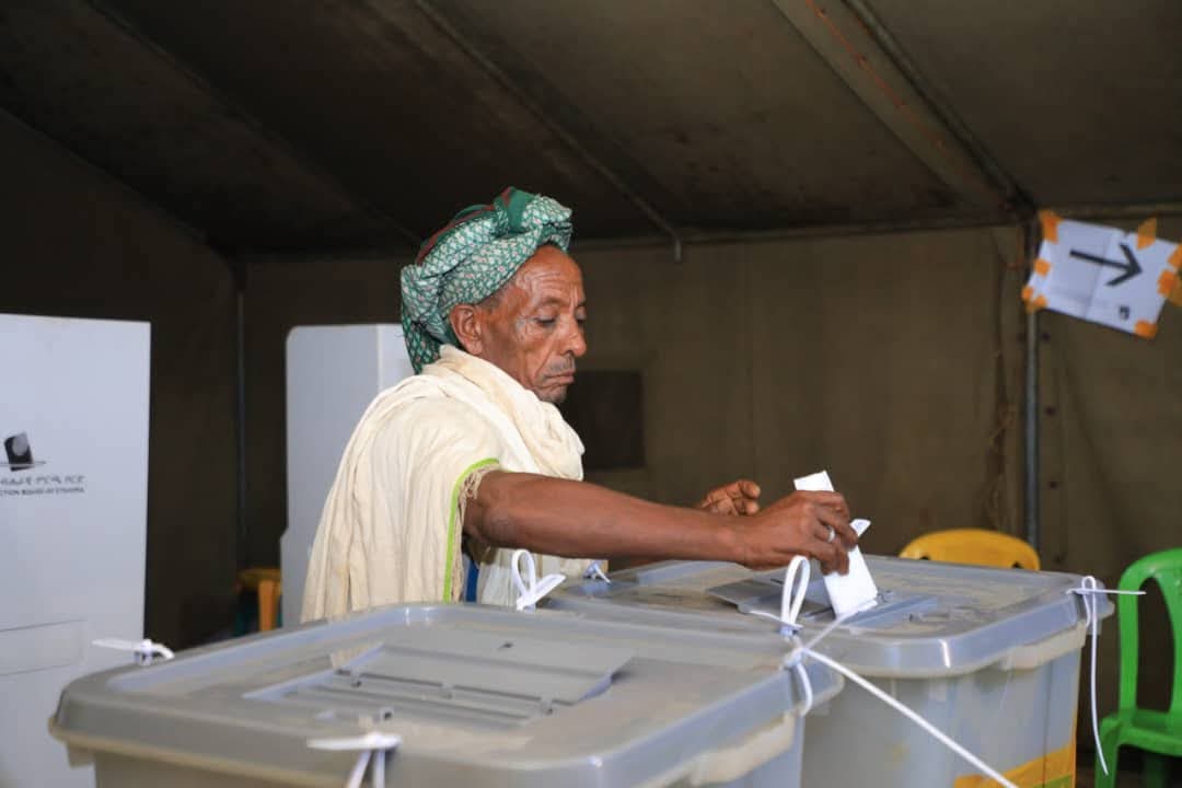 prosperity2022's tweet photo. 🇪🇹 Ethiopia is voting.
Polling is underway across the country as millions of Ethiopians cast their ballots in the 7th General Election. From early this morning, citizens have been turning out in large numbers to make their voices heard through the ballot box.
#Prosperity https://t.co/A0iYQtjSGF