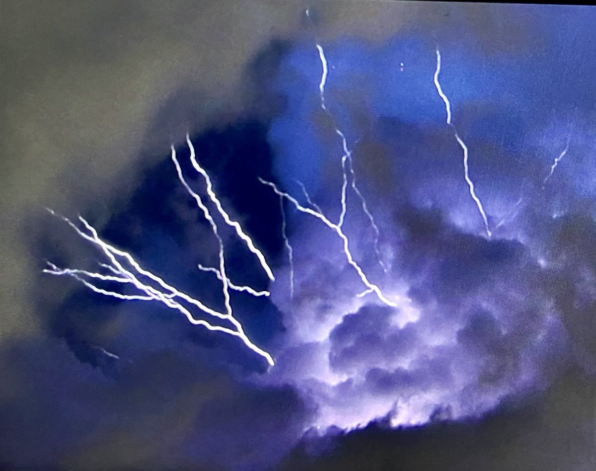 cornbeltcode's tweet photo. Cloud to air lightning on backside of Omaha storm tonight https://t.co/1urP6N9XyP