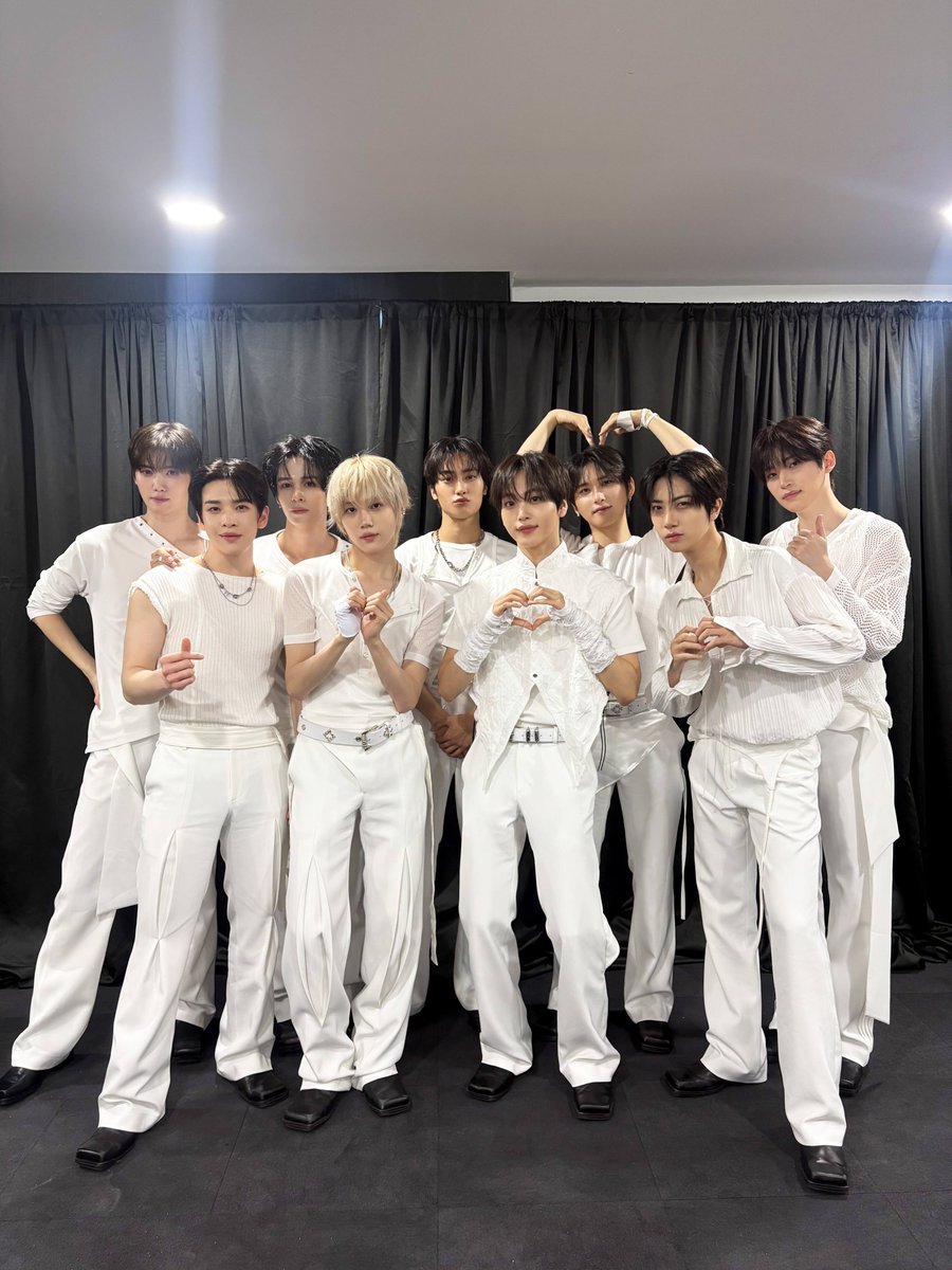 CRAVITY_TH's tweet photo. [NEWS📰]

CRAVITY, จบลงอย่างงดงามกับงาน 'ASIA TOP MUSIC FESTIVAL' ...โชว์สเตจอันหลากหลายพร้อมใส่เรื่องราวตลอด 6 ปี

การครองเวทีอันโดดเด่นในงาน 'ASIA TOP MUSIC FESTIVAL'...เรียกเสียงกรี๊ดจากแฟน ๆ ทั่วทุกมุมโลกกับเพอร์ฟอร์แมน��์อันสดใส+เหมือนฝัน https://t.co/SAuxkc9Un0