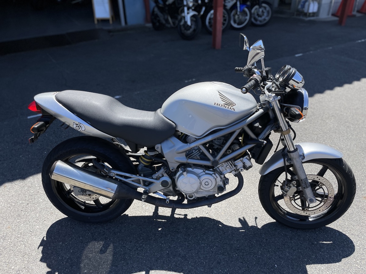 kyoto_specm's tweet photo. 2026年6月1日
/
📢バイク仕入情報!
\
🏍#XL1200R|CV3
🏍#M696|ZDMM500AAAB
🏍#VTR250|MC33
👇バイクショップ SPEC-M
https://t.co/87JIn5Xqw0
仕入れたバイクはHPでも紹介しています。在庫車はヤフオク、グーバイクに出品中🌟
#中古バイク #京都バイク https://t.co/DnubBqEfjH