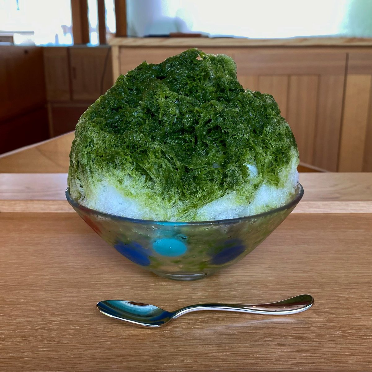 kinchodo3's tweet photo. 6月から、かき氷スタートしました
抹茶、黒蜜、和三盆、などなど、和菓子屋らしいラインナップをご用意してます

世の中には色んな進化系かき氷がありますが、うちは「良い素材を使いシンプルに美味しい」かき氷を作っていきます

自家製粒あんもつきますので、ぜひかき氷と一緒にお楽しみください https://t.co/YDlLlNOdg8