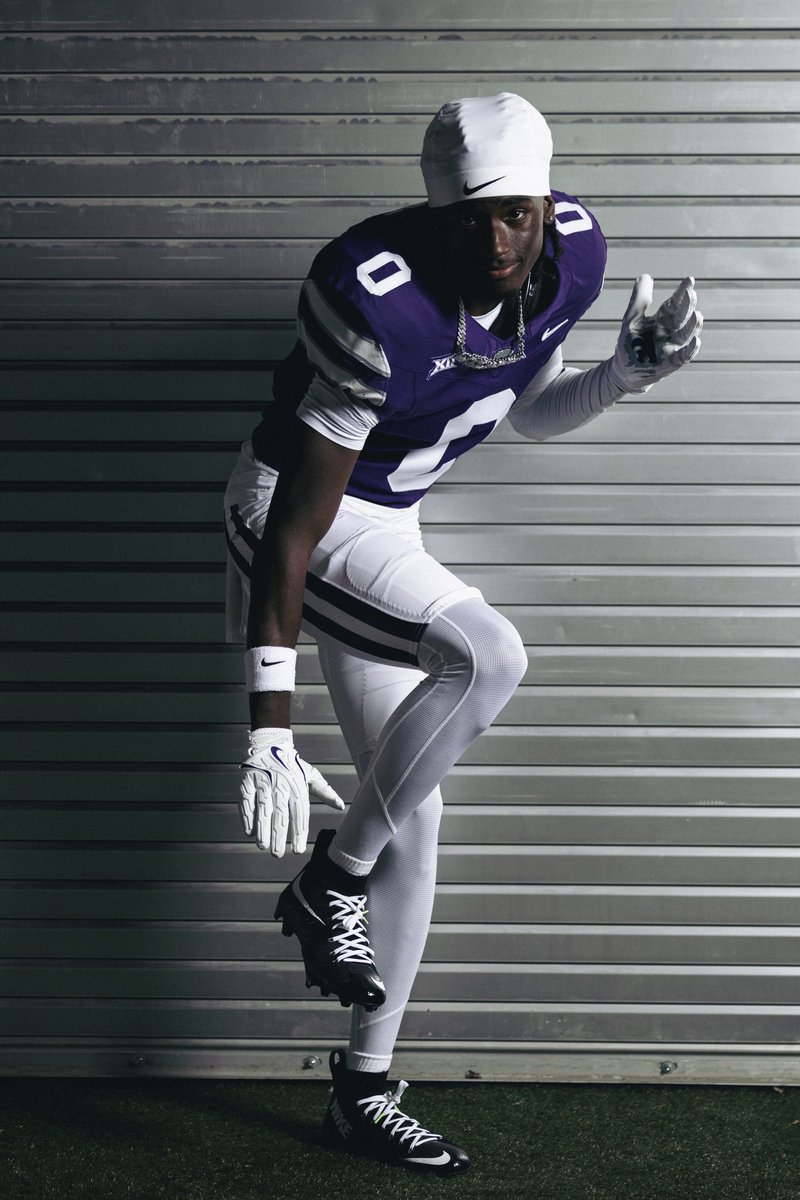 JakeMoran10's tweet photo. @LifeofFitz @keyontaes_hair Here’s Johnny in the same white pants. I hate to disappoint y’all, but there is no lavender in the stripe on the pants. https://t.co/cXJUT005No