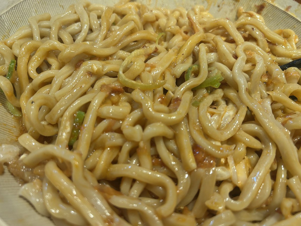 pig6699's tweet photo. それいけ！たかちゃんラーメン@千代田町
限定 冷やしTKM🍜麺増し300g、アブラ、エビマヨ、ニンニク少なめ、おい飯🍚🐷
初訪問まぜそば
暑い日にピッタリ、美味っ👍
レモンでサッパリ味変
おい飯🍚💯
#たかちゃんラーメン #まぜそば #TKM #二郎系  #千代田町 https://t.co/fOuxFJWl8u