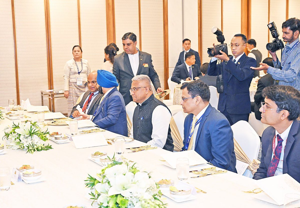 nla0044's tweet photo. #Myanmar-#India Trade and Investment Conclave held; President of the Republic of the Union of Myanmar U Min Aung Hlaing delivers opening address
May 31
#MyanmarFactCheck https://t.co/MBoA0B6Vi4