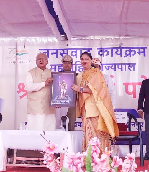 Sumitradevibjp's tweet photo. मध्य प्रदेश के माननीय राज्यपाल श्री मंगू भाई पटेल जी को जन्मदिन पर अनंत शुभकामनाएं। आपके उत्तम स्वास्थ्य व प्रफुल्लित जीवन की कामना करती हूँ ।

#sumitradevikasdekar https://t.co/cdiWb1t949