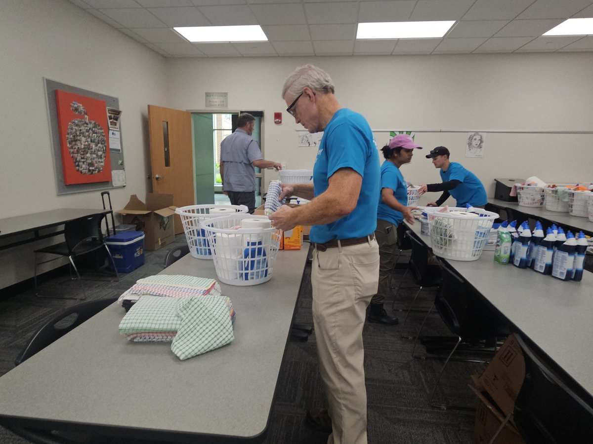 BronesHuber's tweet photo. @DukeEnergy volunteers assembled welcome home baskets for 36 scholars and their  families who will move into the new Family Scholar House at @ivysellersburg. Duke Energy Foundation supported Family Scholar House with a grant for the baskets and other assistance for families. https://t.co/vYRXU9QopY