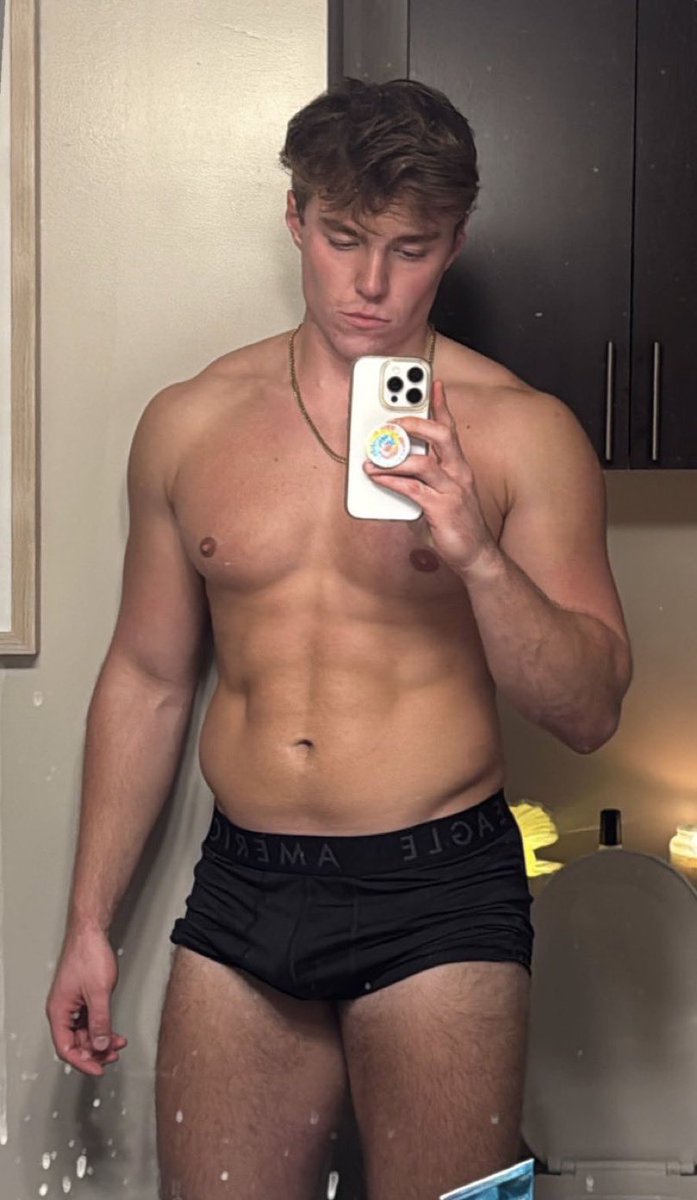 huntyisfit's tweet photo. sorry if i made me your type https://t.co/ldiYLVbUXH