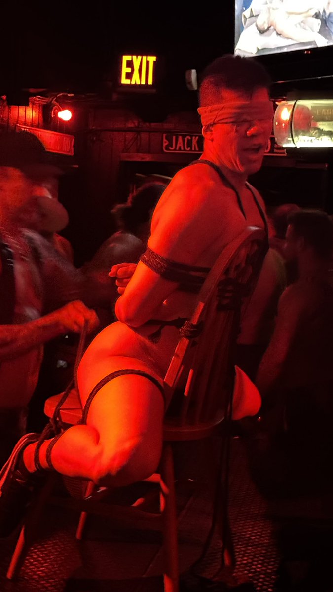 Horny squirmy tweet media