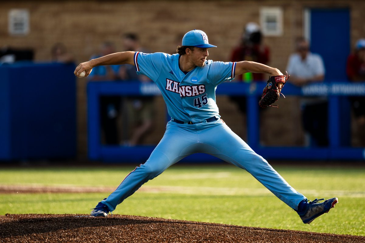 KUBaseballData's tweet photo. Manning. West. 

Biggest game of the season, and he delivered 👏

3 IP || 3 H || 1 R || K

• 3.23 pitches per PA
• 4 GB outs
• 2.84 E.R.A over last 11 games &amp; 14.2 IP

#RockChalk x @Manning_west18 https://t.co/8kGCGkG15W