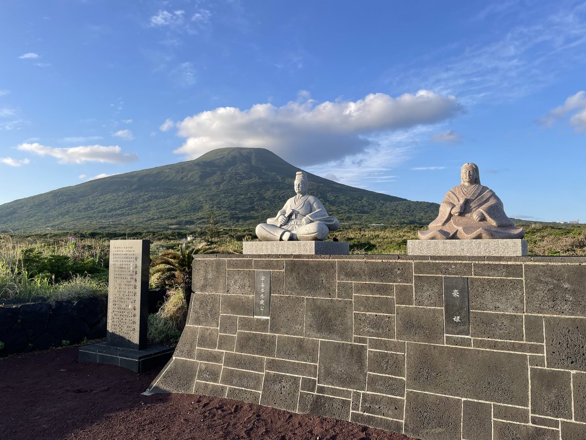takoshimaru8's tweet photo. 2026年5月、八丈島
昨年台風で断念した八丈島へリベンジ。去年は飛行機で行く予定だったけど復興割引があったので往復船旅。宿も復興割があり格安旅行となった。
2日間めちゃくちゃ天気が良く、原付と温泉で最高に気持ちのいい旅になった。食べたい物も食べられたし1年ぶりの船旅も良かったし大満足！ https://t.co/1IGn5VqT1w