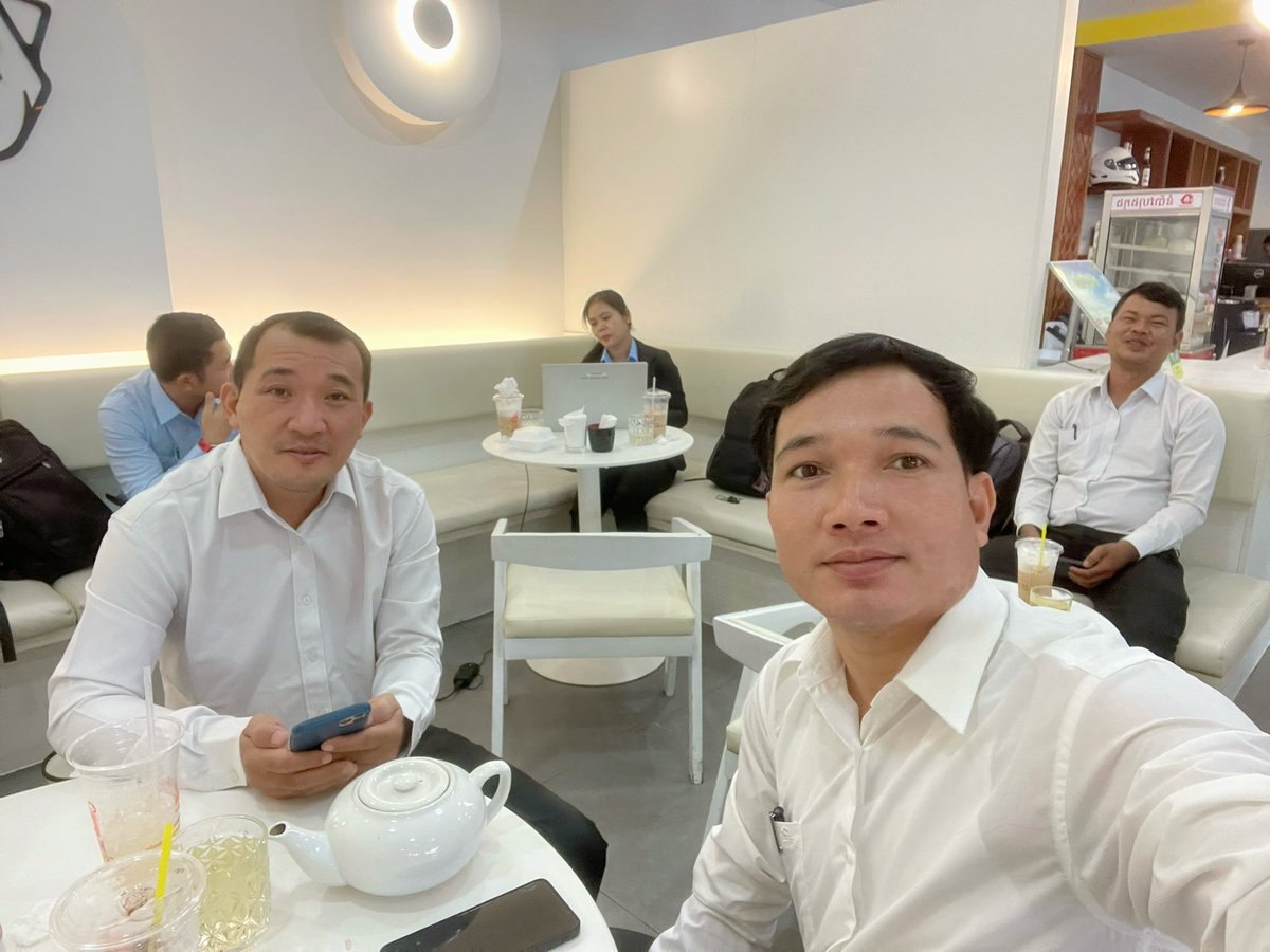 ESamros's tweet photo. រីករាយដើមខែមិថុនា https://t.co/w2Vznqs3Br