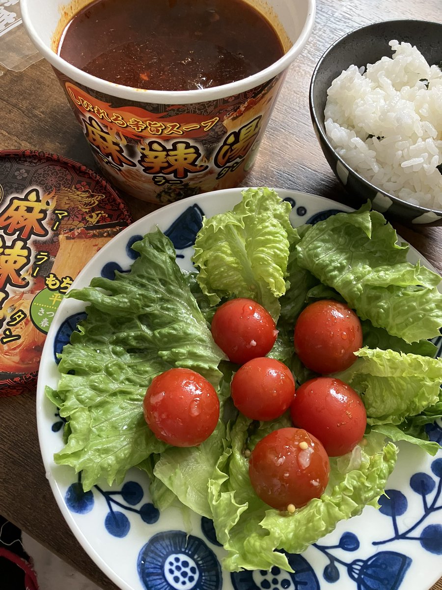 coco920t's tweet photo. 🍅510農園のトマトちゃん🥰
@norikonbu510 
🥬にっしーファームのレタス
@nissy_farmer 
🧅玉ねぎ麹と粒マスタードのドレッシングはテラコの手作り

昼ごはんは簡単に‼️ https://t.co/GN3XF66X5q