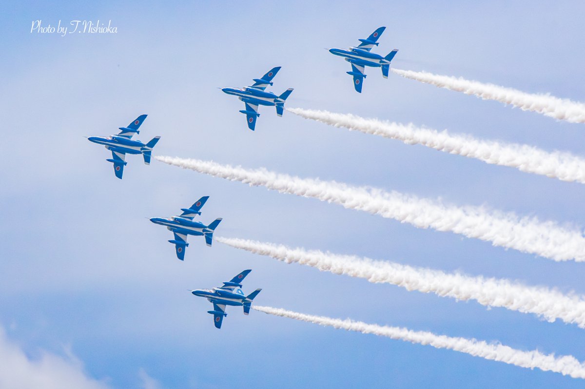 tokachiphoto's tweet photo. 昨年中止だった上富良野でのブルーインパルス展示飛行
今年は大空を舞いました🛩️✨

北海道上富良野町

 #北海道 #上富良野町 #ブルーインパルス #航空自衛隊 #上富良野駐屯地創立71周年記念行事 https://t.co/HQ5kXQjzFL