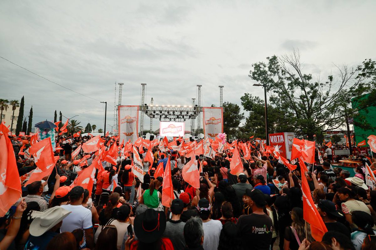 MovCiudadanoMX's tweet photo. Desde Saltillo, lo decimos fuerte y claro: ¡Las y los ciudadanos están listos para LO NUEVO! 🍊

Juntos sacaremos a la vieja política y haremos que Coahuila tenga la mejor opción de futuro. 💪

Este 7 de junio #VotaLoNuevo, vota Movimiento Ciudadano.🧡 https://t.co/eyQpjh7aPL