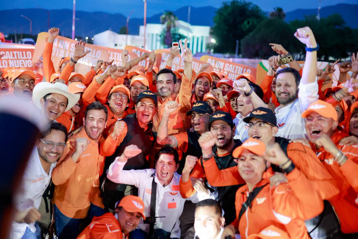 MovCiudadanoMX's tweet photo. Desde Saltillo, lo decimos fuerte y claro: ¡Las y los ciudadanos están listos para LO NUEVO! 🍊

Juntos sacaremos a la vieja política y haremos que Coahuila tenga la mejor opción de futuro. 💪

Este 7 de junio #VotaLoNuevo, vota Movimiento Ciudadano.🧡 https://t.co/eyQpjh7aPL