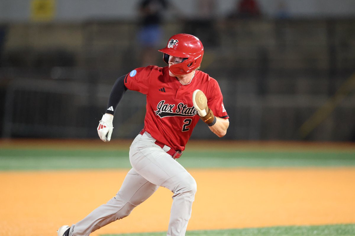 JaxStateBB's tweet photo. Blauser gets home on an RBI-groundout to cut the lead to one.

T7 | 𝗝𝗔𝗫𝗦𝗧 3 - 𝗟𝗥 4 https://t.co/T8BUEELacM