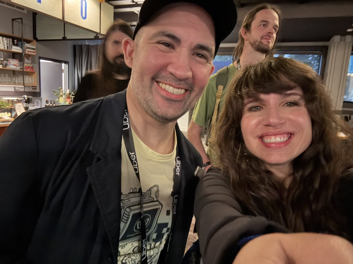RoxanaCodes's tweet photo. Always love running into this guyyy!! 
@willklein_ 

@CascadiaJS https://t.co/abnpPpxQ6I