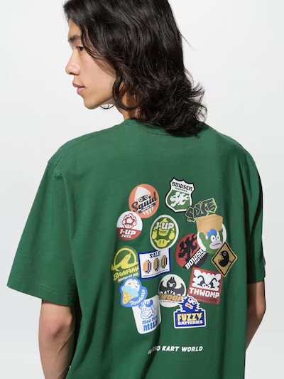 livedoornews's tweet photo. 【全4種】ユニクロ「UT」と「マリオカート ワールド」がコラボ！ 8月中旬発売
https://t.co/5FOwABi0Iu

レースの臨場感、個性豊かなキャラクターの魅力をデザインに落とし込んでおり、「スーパーマリオカート」風のアートが描かれたものや、「ステッカー」がプリントされたものなどが登場する。 https://t.co/CdqeNZLw3N