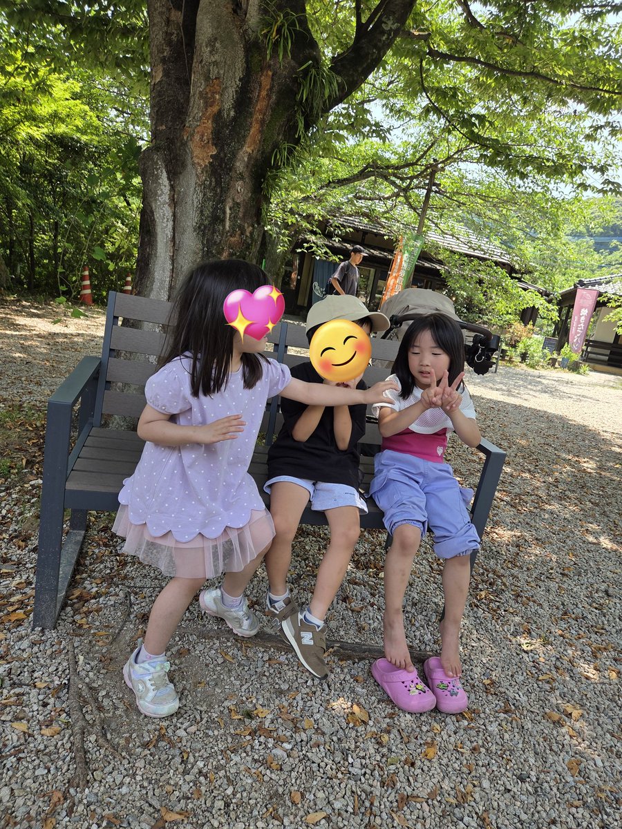 58626Moca's tweet photo. 保育園のお友達と、もう転園しちゃったお友達。
いつまでも仲良くできたらいいなぁと思う😌 https://t.co/eigawdsL69