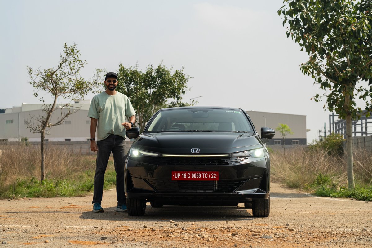 FasBeam's tweet photo. Honda has given the 5th gen City a second facelift &amp; although it's minor, the car definitely looks better now (I hate chrome)! But there are 0 mechanical changes, the screen looks after-market, there is still no Turbo VTEC  &amp; the changes aren't enough to boost sales of the City! https://t.co/2ocFlE9LtA
