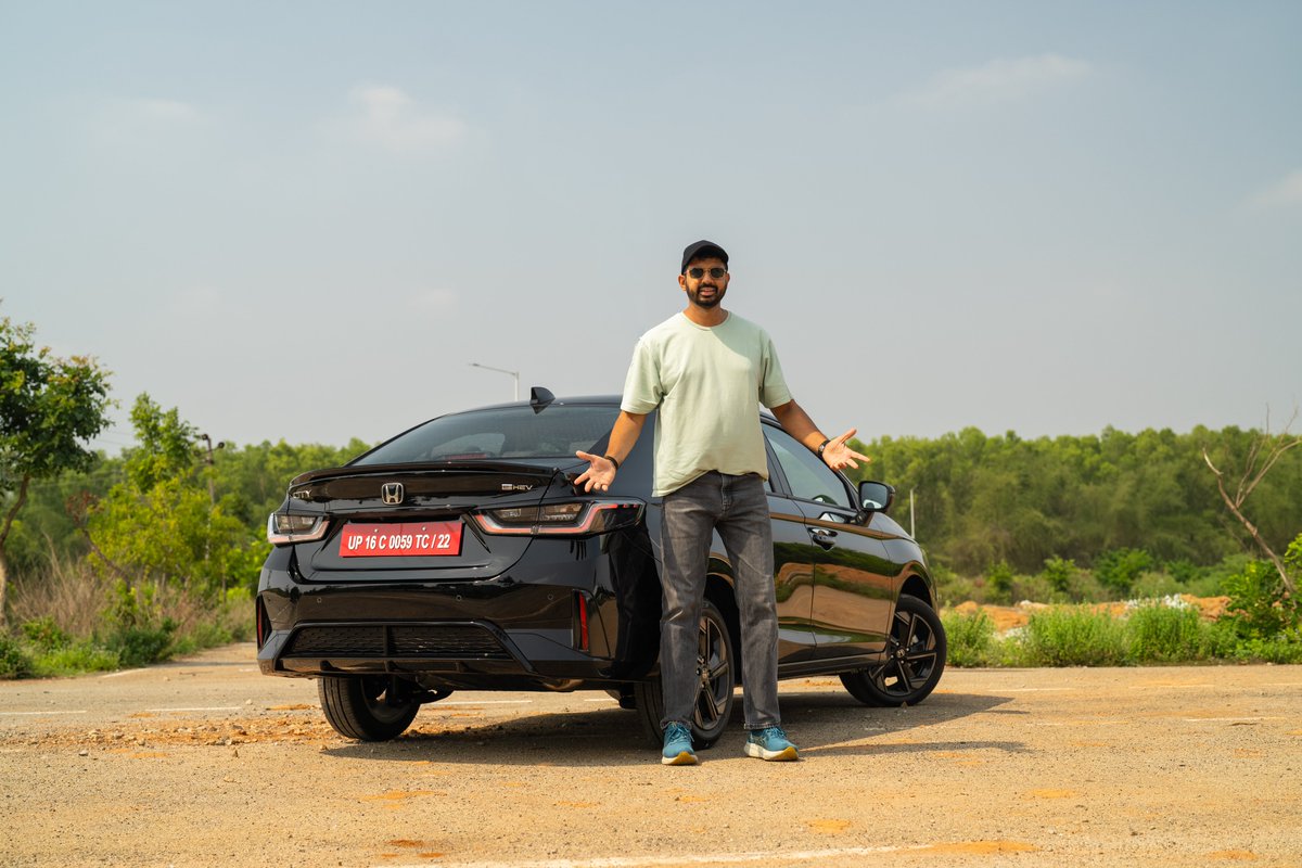 FasBeam's tweet photo. Honda has given the 5th gen City a second facelift &amp; although it's minor, the car definitely looks better now (I hate chrome)! But there are 0 mechanical changes, the screen looks after-market, there is still no Turbo VTEC  &amp; the changes aren't enough to boost sales of the City! https://t.co/2ocFlE9LtA