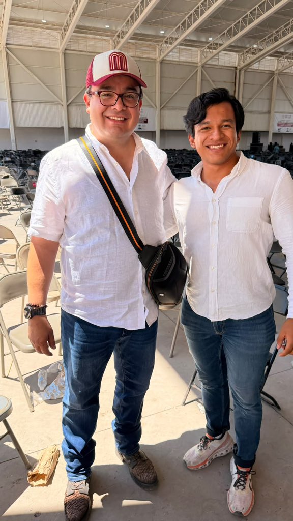 Neto_Prieto's tweet photo. Dos años de aquel histórico triunfo, seguimos avanzando con convicción y compromiso junto a nuestra presidenta, la Dra. @Claudiashein . 🫡

Hoy fue un gusto coincidir con mujeres y hombres que comparten la misma causa: trabajar por un país más justo, más soberano y con bienestar para todas y todos. 🙋🏻‍♂️🙋🏻‍♀️🙋🏻

La transformación continúa y cada paso que damos reafirma que el pueblo de México es el motor de este gran movimiento. 🫶🏼

¡Sigamos haciendo historia! 💪🏽

#ClaudiaDaResultados #ErnestoPrieto #DefensorDeCausasJustas