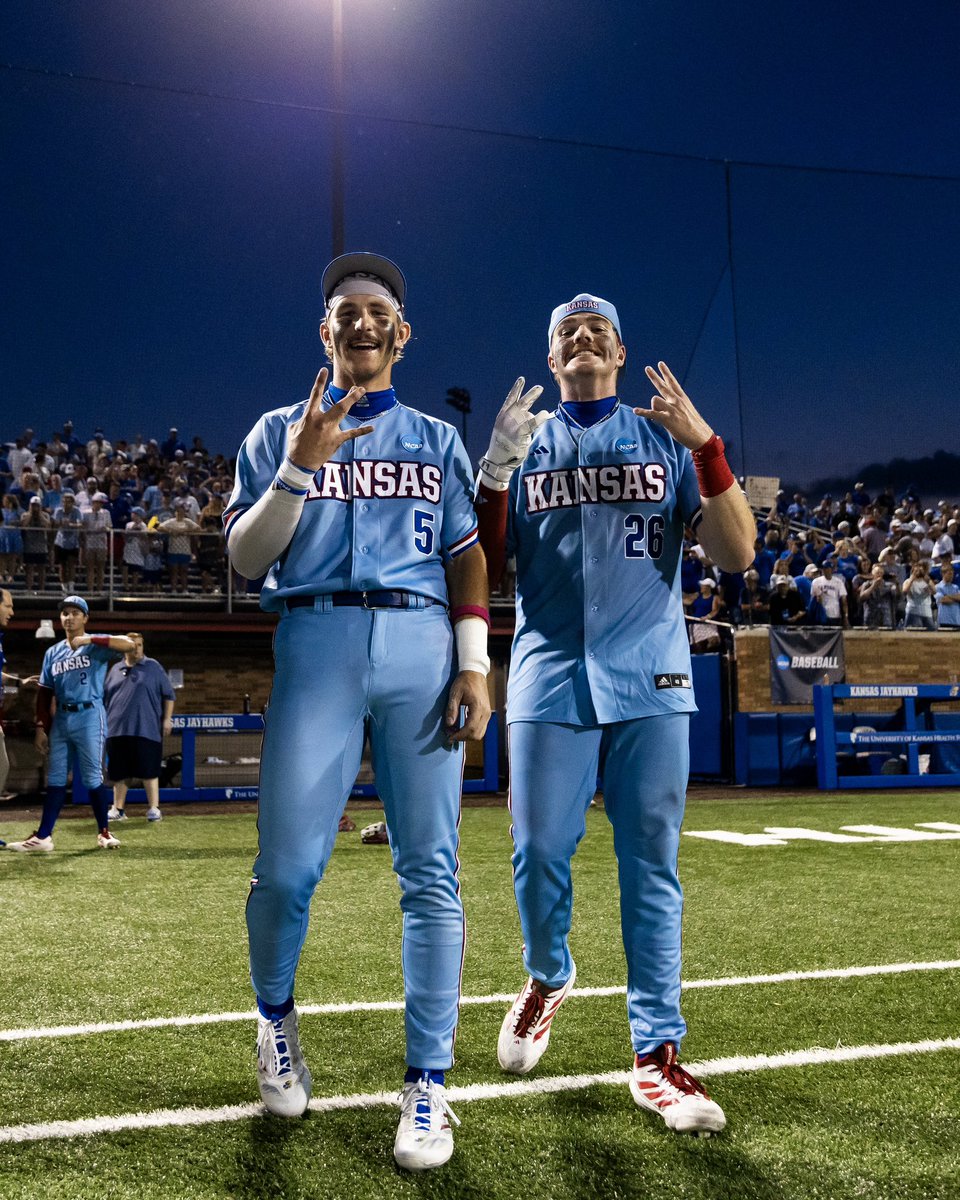 KUBaseball's tweet photo. Soak it in. 

#RockChalk https://t.co/thwLSYDC6b