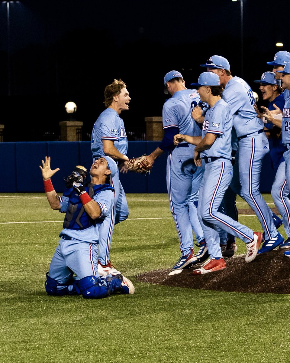 KUBaseball's tweet photo. Soak it in. 

#RockChalk https://t.co/thwLSYDC6b