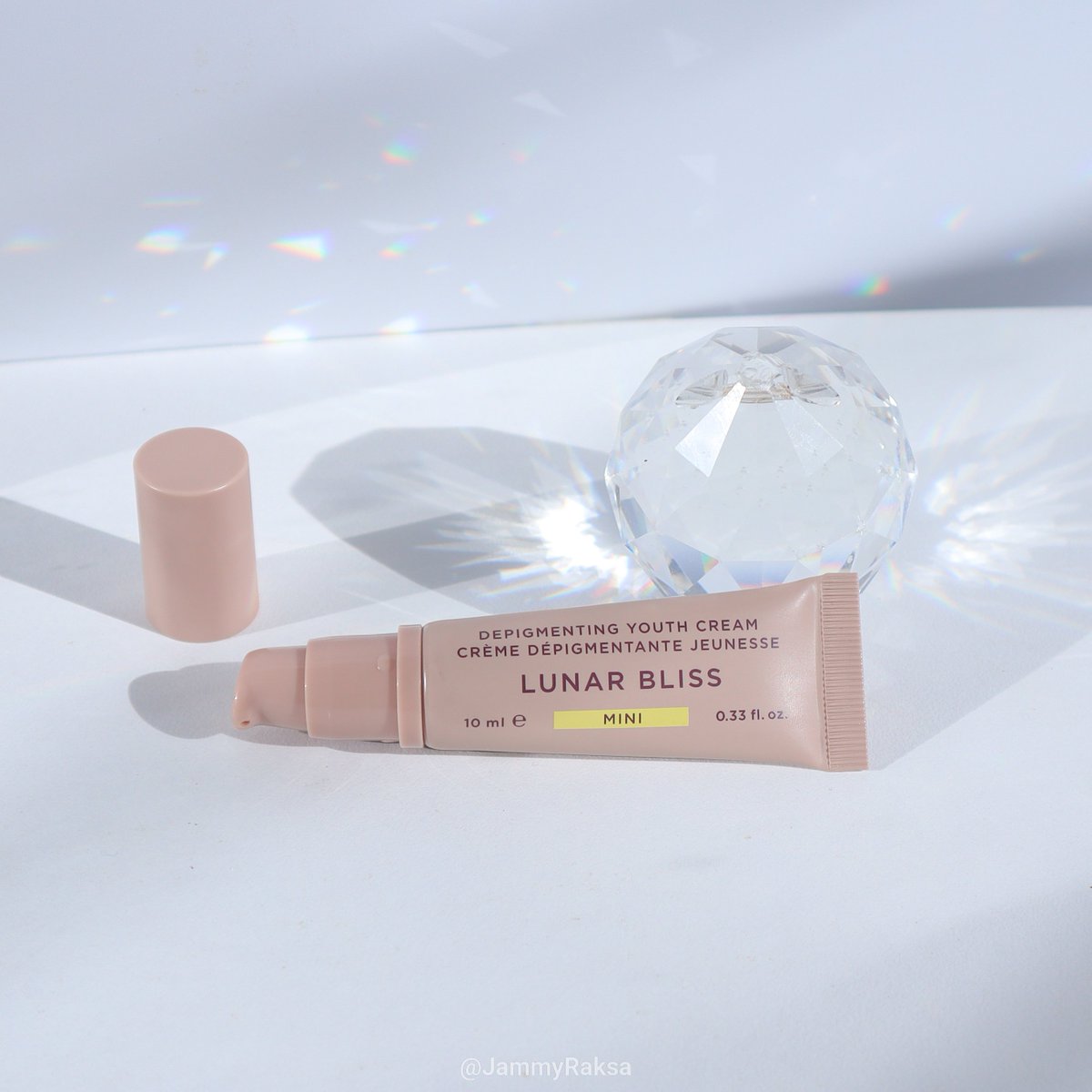 JammyRaksa's tweet photo. #ICONIX ✨️ LUNAR BLISS - ช่วยลดเลือนจุดด่างดำ ลดเลือนริ้วรอยและปรับสีผิวให้สม่ำเสมอ เนื้อเข้มข้น เกลี่ยง่าย บางเบา ไม่เหนียวเหนอะหนะ ควรใช้ตอนกลางคืนและทาบริเวณผิวที่ไม่มีสิวเท่านั้น https://t.co/IeaMyfFG24