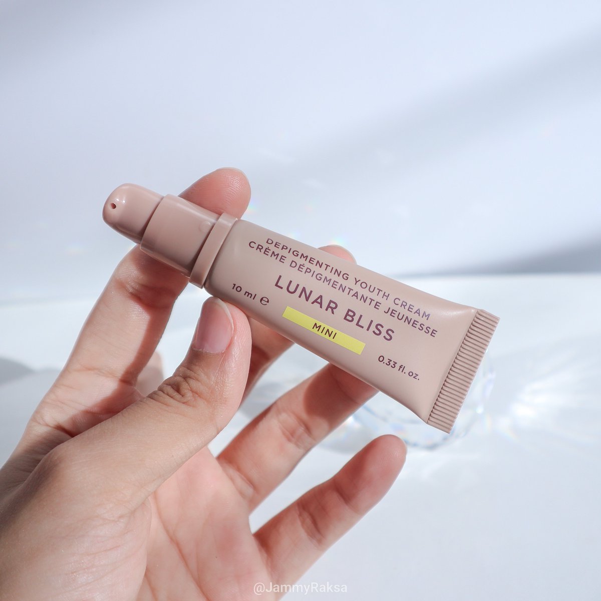 JammyRaksa's tweet photo. #ICONIX ✨️ LUNAR BLISS - ช่วยลดเลือนจุดด่างดำ ลดเลือนริ้วรอยและปรับสีผิวให้สม่ำเสมอ เนื้อเข้มข้น เกลี่ยง่าย บางเบา ไม่เหนียวเหนอะหนะ ควรใช้ตอนกลางคืนและทาบริเวณผิวที่ไม่มีสิวเท่านั้น https://t.co/IeaMyfFG24