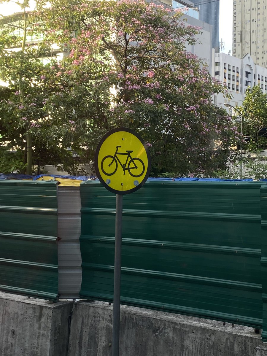 medbysaint's tweet photo. city life https://t.co/CS9116s5A6