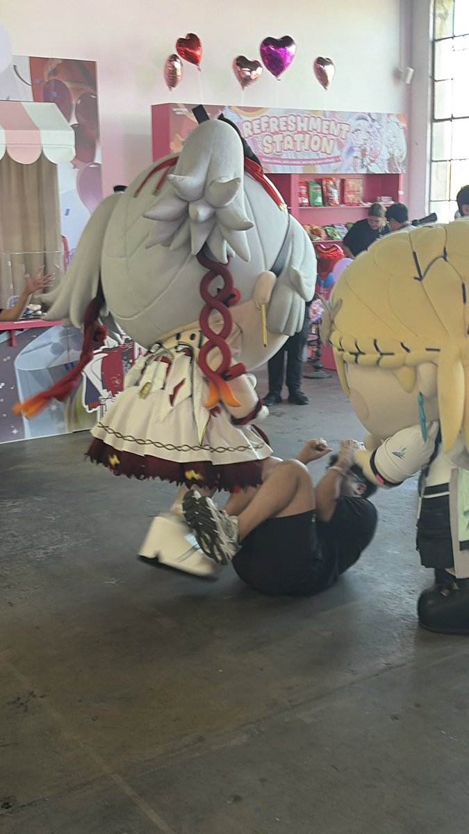 R_cos_99's tweet photo. 全世界の漂白者の皆様大変長らくお待たせ致しました
ロサンゼルスで目撃したツバキぬいです
ご確認下さいませ

#めいちょう２周年 #echoesofthestars #wuwa2years https://t.co/vEMZw5Hwll