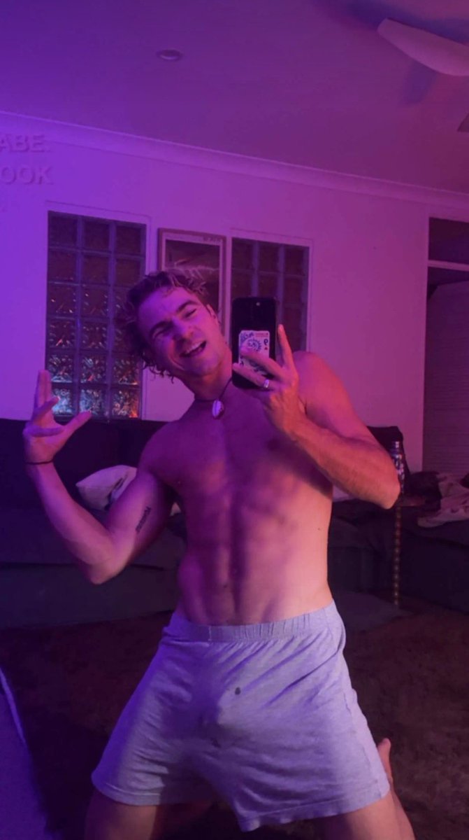 natanieltaplin's tweet photo. 🥰
#gay #men #hairy #bush #onlyfans #softy #bwc https://t.co/BlqZFW6wmL