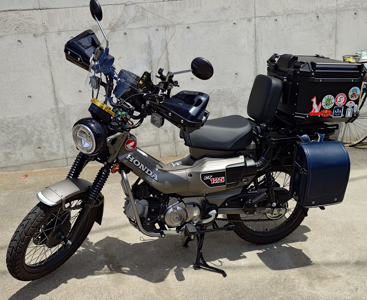 hdo_ssl_m's tweet photo. 愛車 #ハンターカブ に息子がかつて使っていたランドセルをサイドバッグとして取り付けてみました😊 https://t.co/tCcFtvc52M