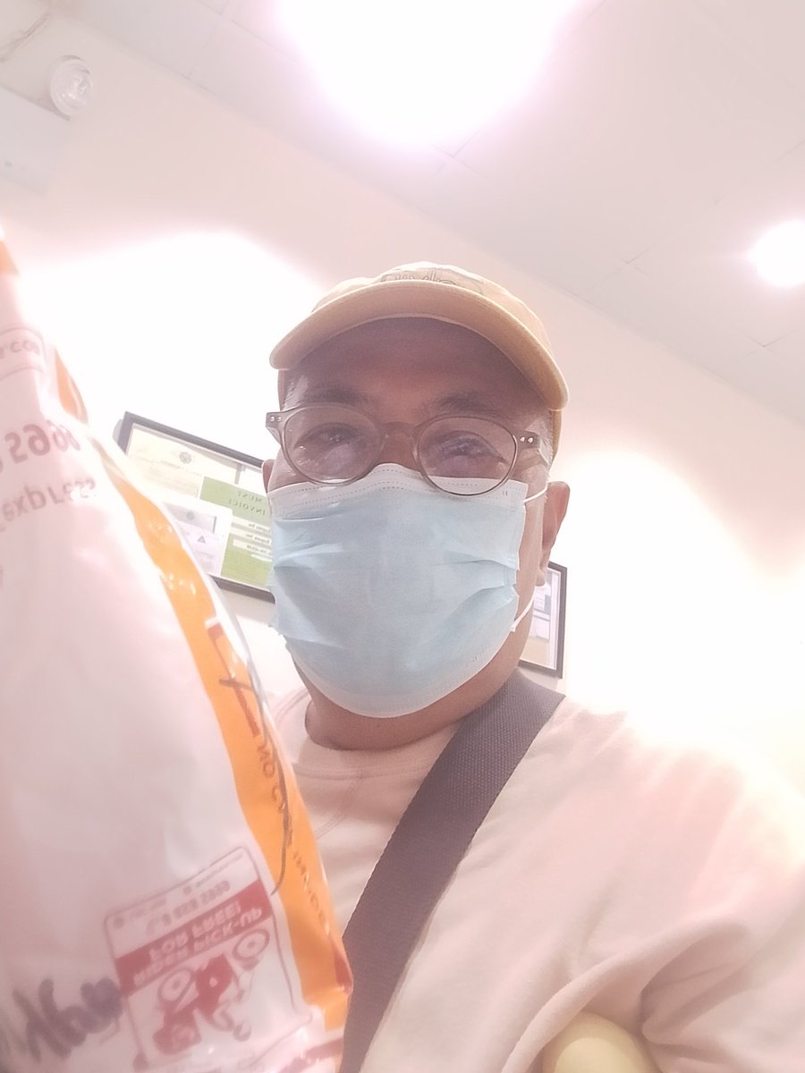 chukchaki's tweet photo. Shipment ordered poppers aroma oil essential to Dmall Boracay https://t.co/OKM5Y93bwu
