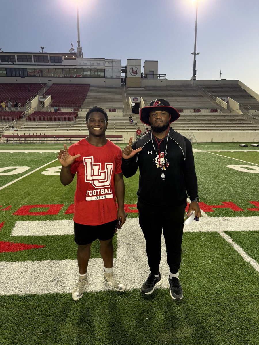 thech0zenSwan's tweet photo. Had a great time at @LamarFootball! Blessed to be offered by such a great program. Learned a few new things from @coachmac_22 and enjoyed competing tonight! Thank you to @CoachRossomando and the entire Lamar staff for the opportunity! #BoomTownBoys #PeckEmCards 🔴⚪️ https://t.co/jpd3BoAOlT
