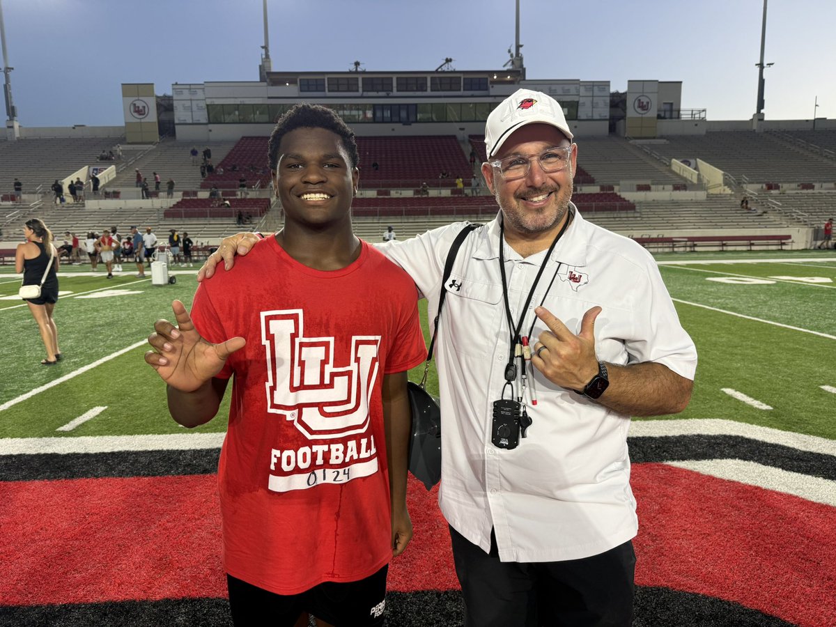 thech0zenSwan's tweet photo. Had a great time at @LamarFootball! Blessed to be offered by such a great program. Learned a few new things from @coachmac_22 and enjoyed competing tonight! Thank you to @CoachRossomando and the entire Lamar staff for the opportunity! #BoomTownBoys #PeckEmCards 🔴⚪️ https://t.co/jpd3BoAOlT