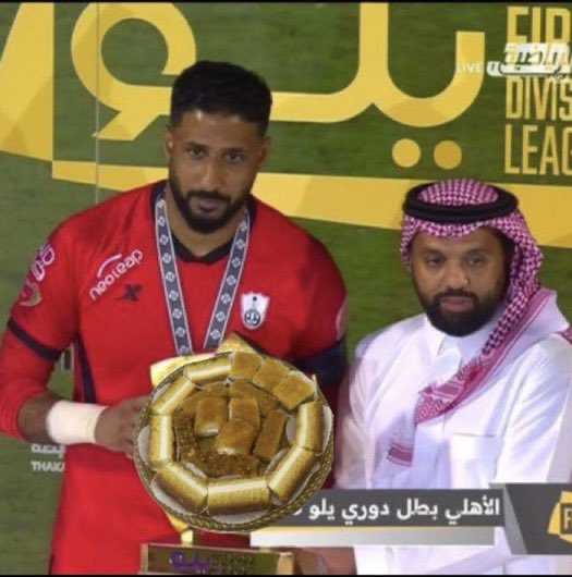 oi8_i's tweet photo. @n_sa899 @aimen_alamri @MO__90_9 @qh_abuabdullah أبشربهم والله هذولي طال عمرك لاتكثر معهم ارسلهم صحن بقلاوة بس 😂😂 https://t.co/Z8oLWGpss6