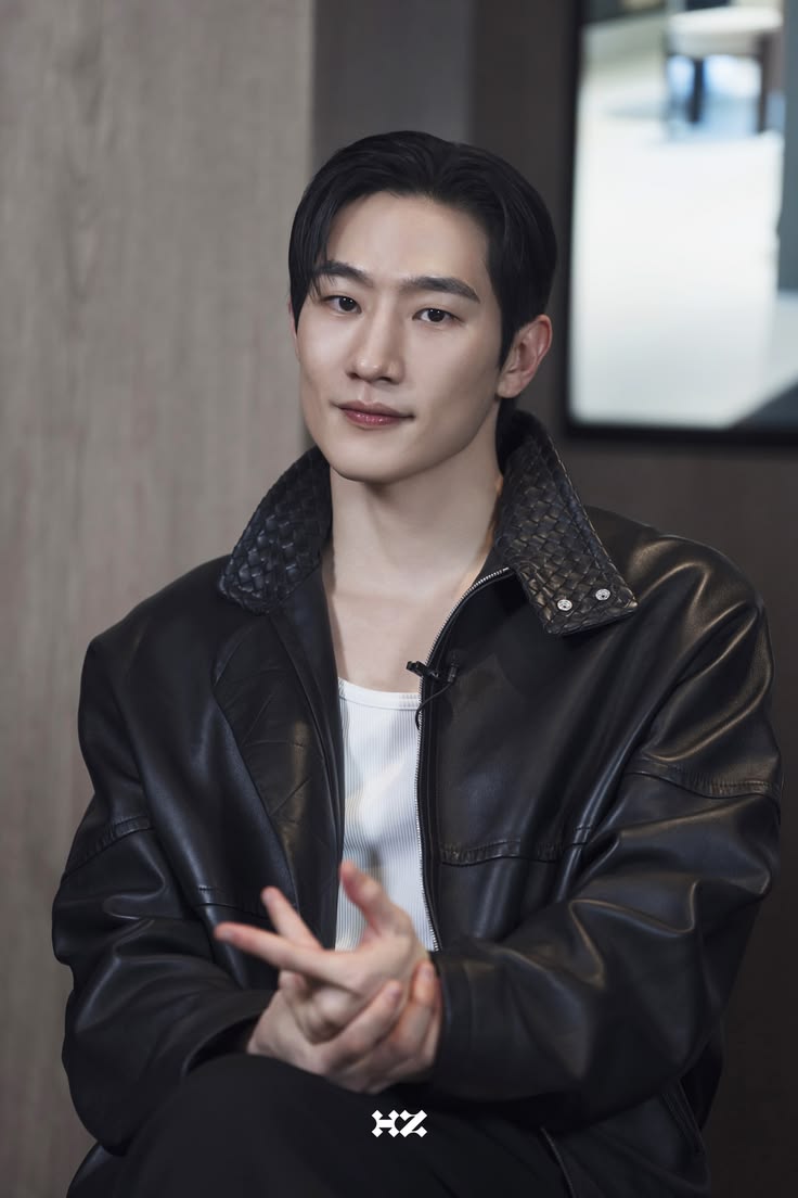 Madaguntara's tweet photo. Menjemput yang sedang ngambek.  Jelas dia cemburu, tapi menyangkal. Dan cewek yang lagi duduk di depan saya sambil prengat-prengut itu namanya Melody. 

📍𝗞𝗲𝗱𝗶𝗮𝗺𝗮𝗻 𝗼𝗿𝗮𝗻𝗴 𝘁𝘂𝗮 𝗢𝗱𝗱𝗶𝗲 - 𝗝𝗮𝗸𝗮𝗿𝘁𝗮 𝗨𝘁𝗮𝗿𝗮. https://t.co/z57G03P1gt