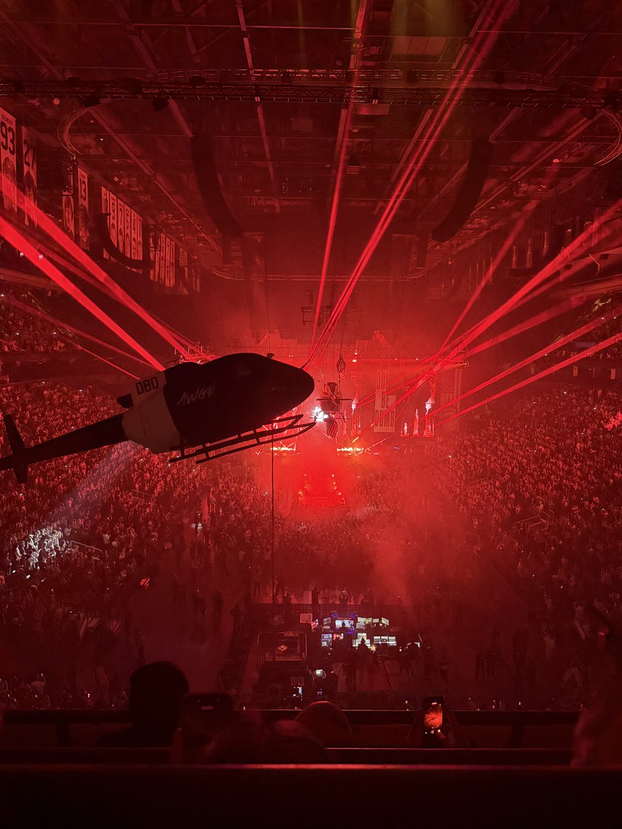 awgecentral's tweet photo. TORONTO LOVES A$AP ROCKY 

DON’T BE DUMB WRLD TOUR | NIGHT 3 https://t.co/GQtkZ1pZfM