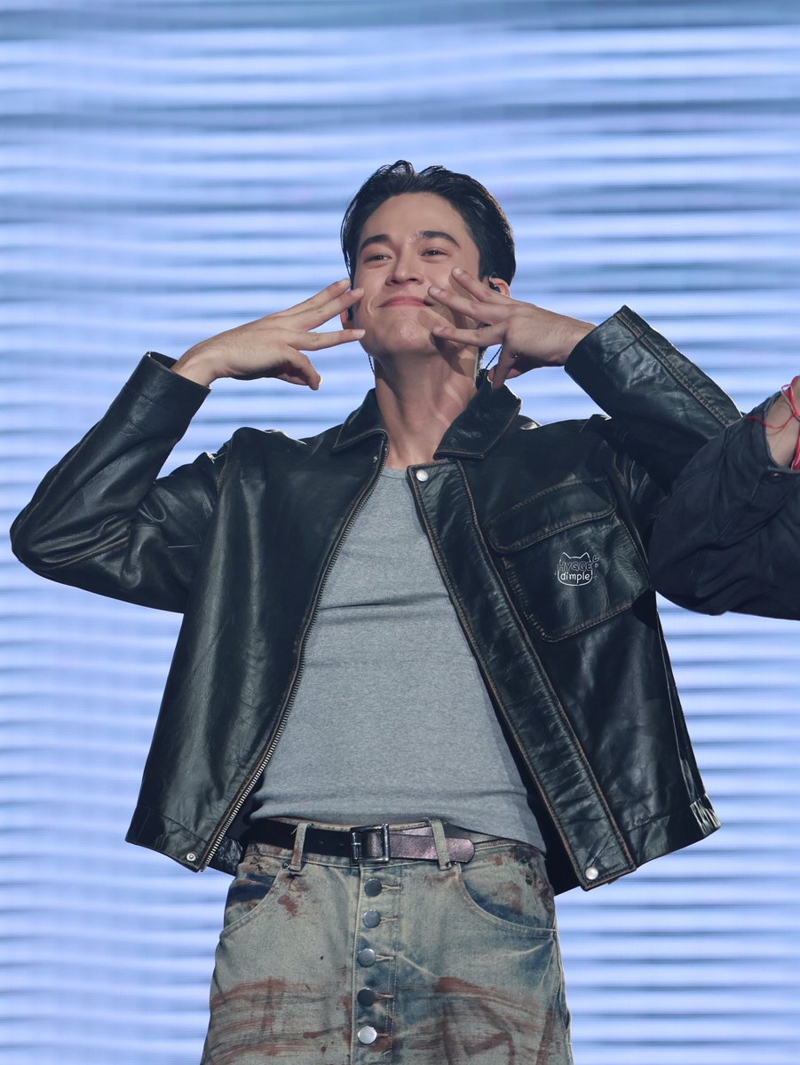 HYGGEdimple's tweet photo. Big Kitten เหมียวหย่ายย 🐈😽

GAWIN MUSICON IN SG D2
#GMMTVMUSICONSINGAPOREday2
#GawinCaskey https://t.co/BZigvVS2zI