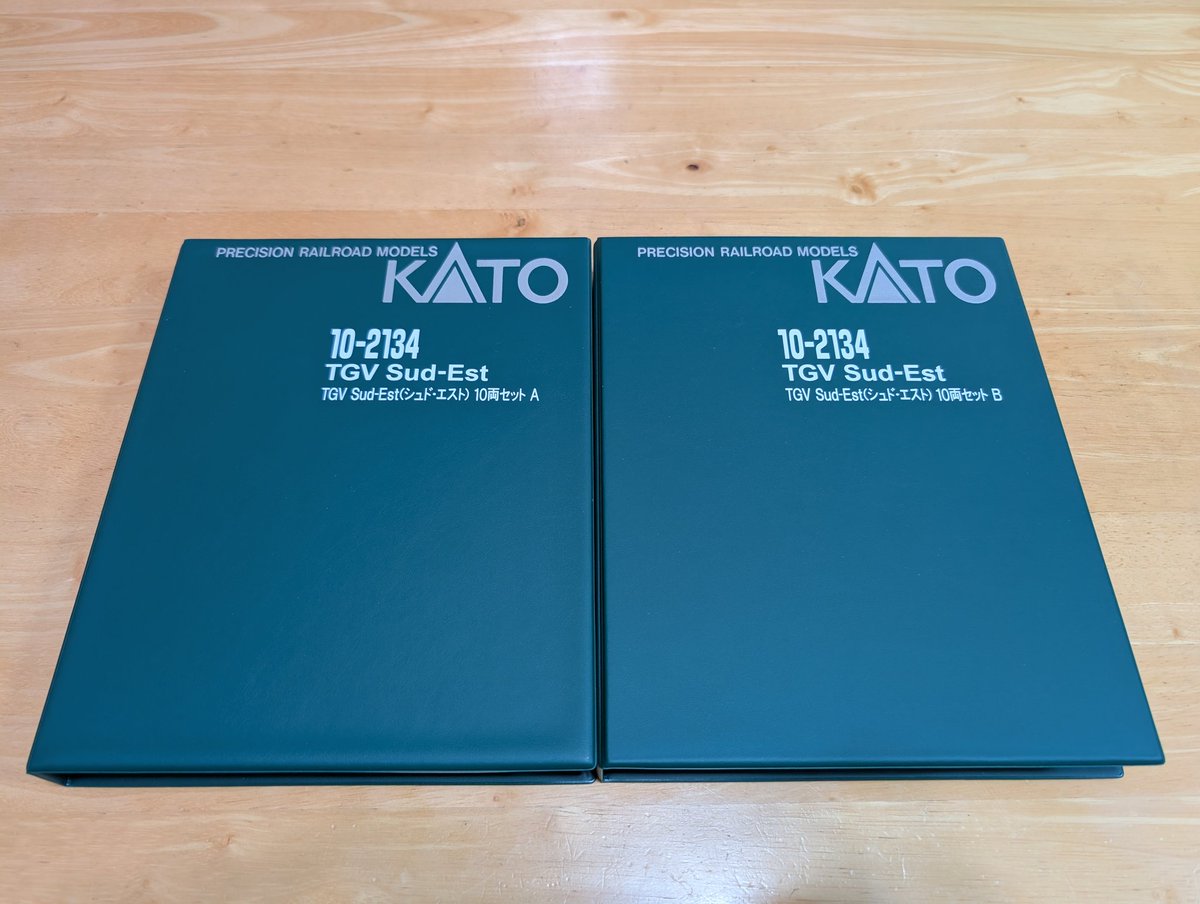 DEHA5022's tweet photo. YN管理さんのTGV用ウレタンとKATO復刻デザイン車両ケースを使って、TGVをケース１つに収納してみました。
いにしえ感がなんとも言えません‼️

@uretan_seisaku https://t.co/fVDEeV8y2v