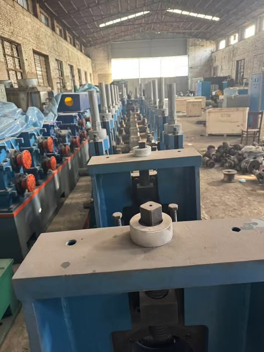 wangmark33's tweet photo. 🔧 140 tube machine available for welded pipe production up to 140mm OD. Great for scaffolding, structural steel &amp; fabrication projects 🏭⚙️

💡 Pair with a slitting line for smoother forming and stable welding.

📞 +8615226644757
✉️ marklin666@yeah.net

#140tubemachine #tubemill https://t.co/qFfyLydPC0