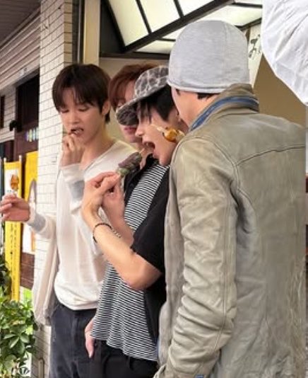 떡이 tweet media
