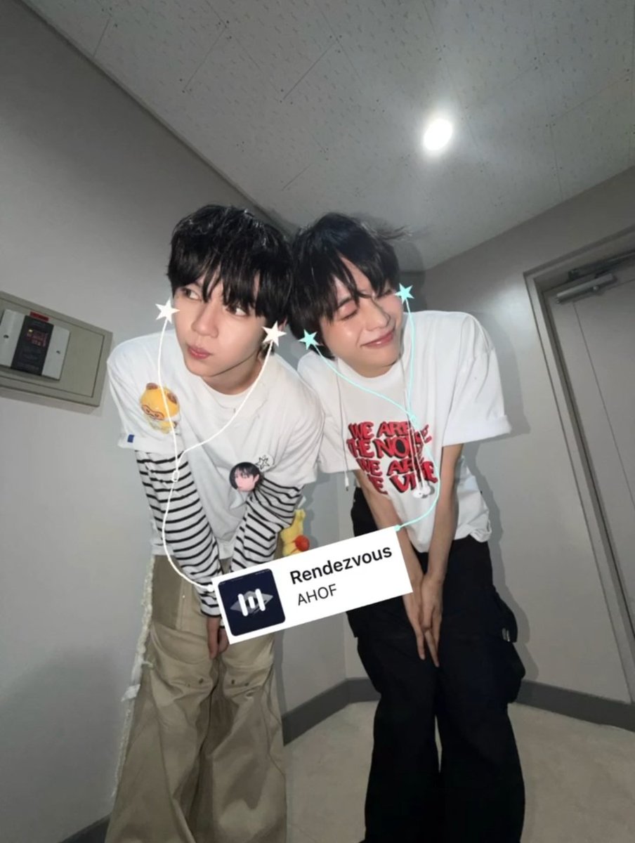 AlbeeHubi's tweet photo. Lại là HANBIN &amp; JL 🤩
Hanbin còn viết hẳn caption bằng Filipino~

🔗 https://t.co/6vu9sz9WSm https://t.co/cIUHnj12ds