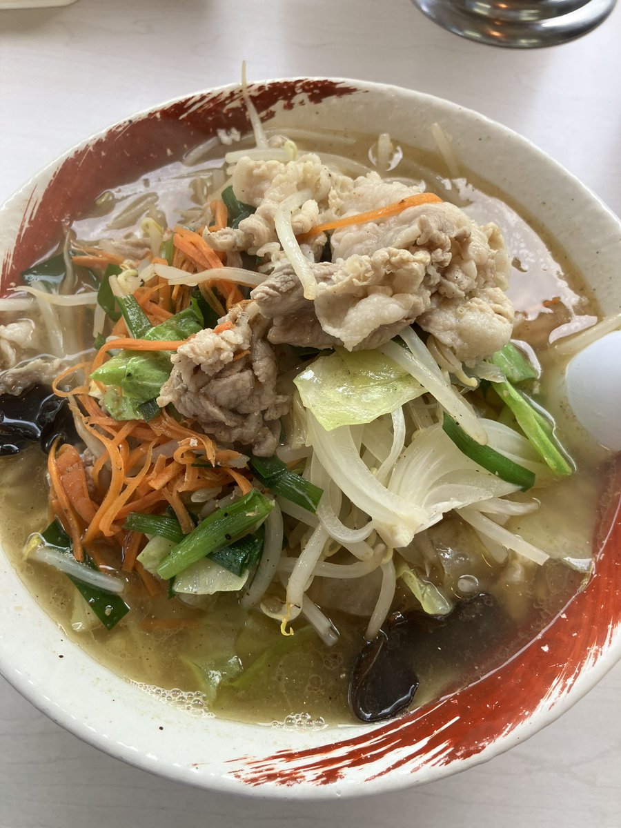 tominosuke's tweet photo. 今日の昼メシは川島町にて
10年ぶりの『あぢとみ食堂』さんへ
メニューも色々と増えてますが…
ココへ来たならタンメン一択
肉野菜タンメン👍
この盛り嬉しい😊
モッチリ麺は健在ですね〜
店主一推しタンメンだったら850円
このご時世にありがたいです🙇 https://t.co/Dq8yyQrFMG