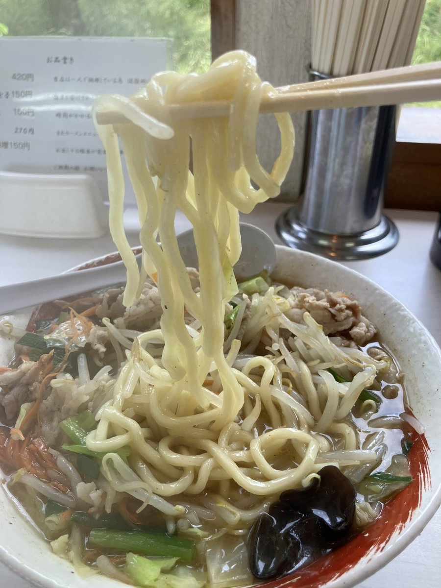 tominosuke's tweet photo. 今日の昼メシは川島町にて
10年ぶりの『あぢとみ食堂』さんへ
メニューも色々と増えてますが…
ココへ来たならタンメン一択
肉野菜タンメン👍
この盛り嬉しい😊
モッチリ麺は健在ですね〜
店主一推しタンメンだったら850円
このご時世にありがたいです🙇 https://t.co/Dq8yyQrFMG