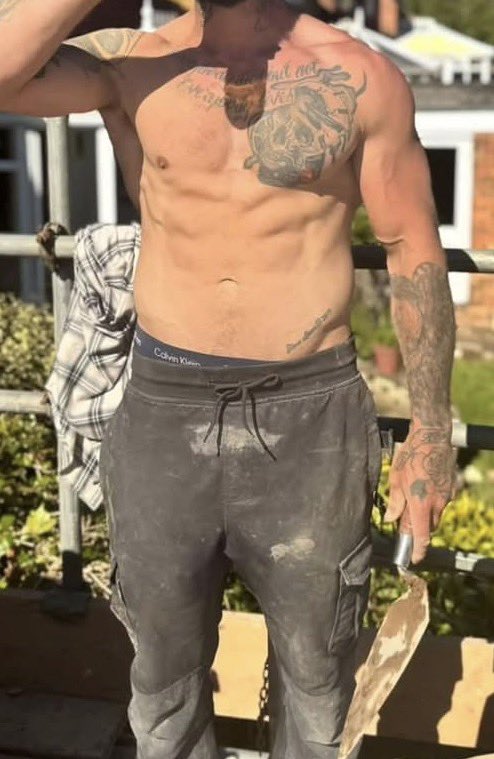 ScaffHunter's tweet photo. Hot brickie 🥵 #hot #brickie #hotbrickie #dirtybrickie #tradie #fittradie #hottradie #dirtyworkie #bricklayer #builder #muscle #tatts #tattoo #brickiemuscle #brickietatts #trackies #dirtytrackies #workgear https://t.co/jxiNja7BnS