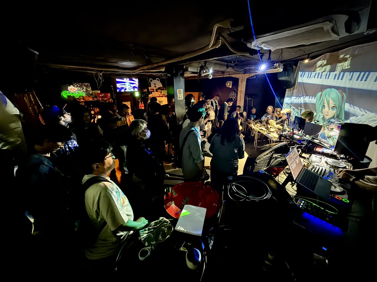 h_o_s_s_y's tweet photo. ゲーム音楽 即興作曲/トーク/DJイベント
「GET READY Vol.3」
2026/5/31(日) at 阿佐ヶ谷DRIFT
大盛況にて終了⭐️
今回もたくさんのお客様と一緒に素晴らしく楽しい体験ができました😃
Hiro師匠とのギター録り凄まじすぎました😭
まだまだ頑張ります!皆様本当にありがとうございました🎵
#gmgetready https://t.co/ECD8t3Ynvr